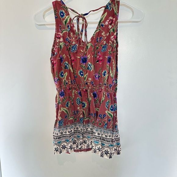 Angie women's sleeveless tank top with criss cross front detail - Picture 3 of 7